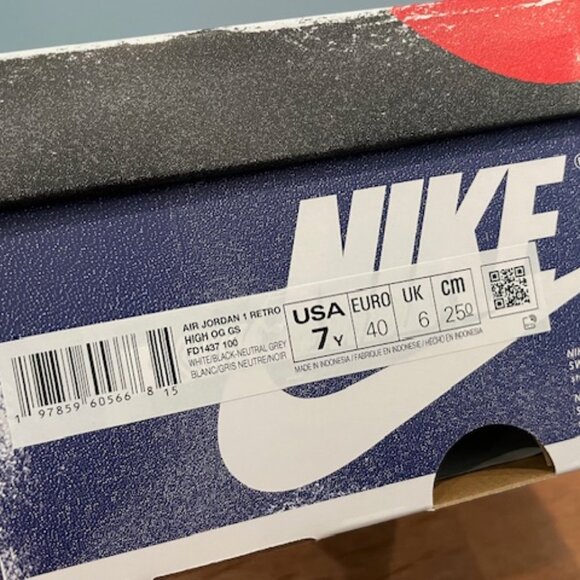 Air Jordan 1 Retro High OG Youth 7 Euro 40 UK 6 NEW in BOX Perfect Gift $140 - Picture 5 of 14